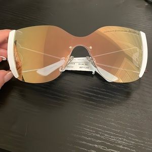 Brand new guess glasses originally priced @ $118 comes with a case